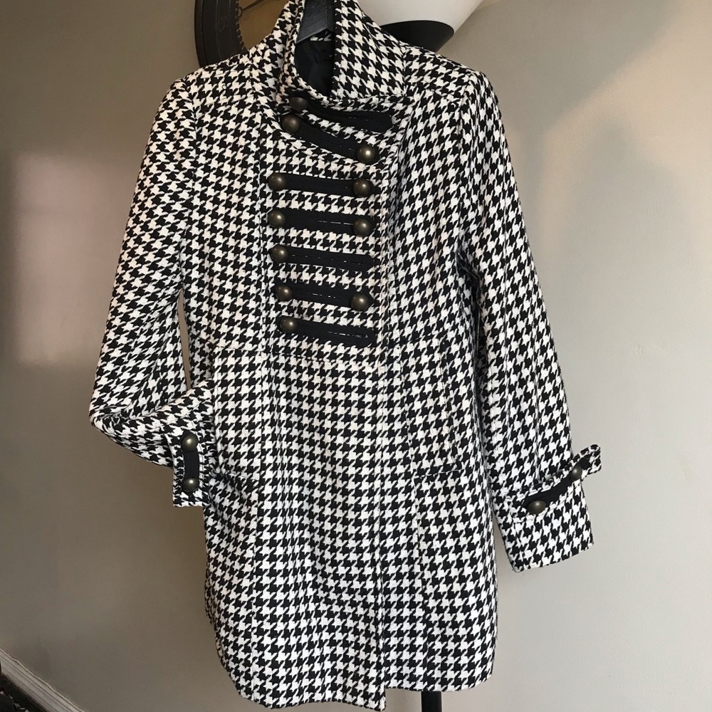 Hounds tooth long winter coat size large
